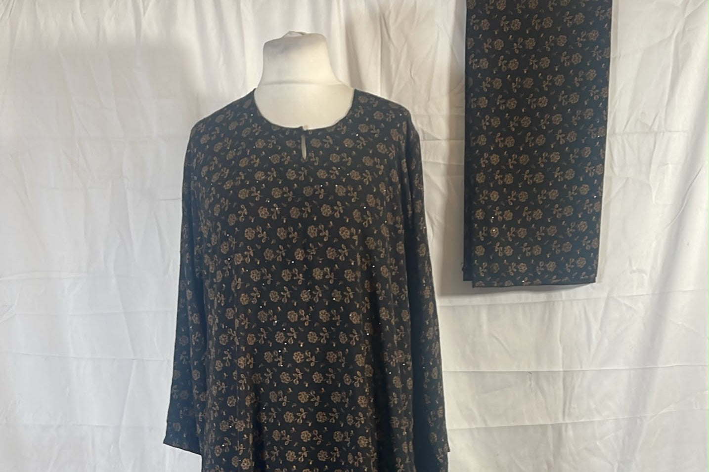 Elegant Floral One-Piece Abaya with Gold Shimmer