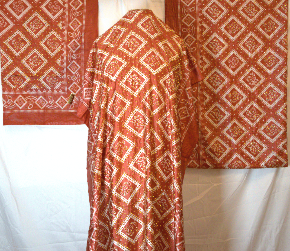 Shaash Dirac Red and White fabric with geometric pattern Full set on a white background
