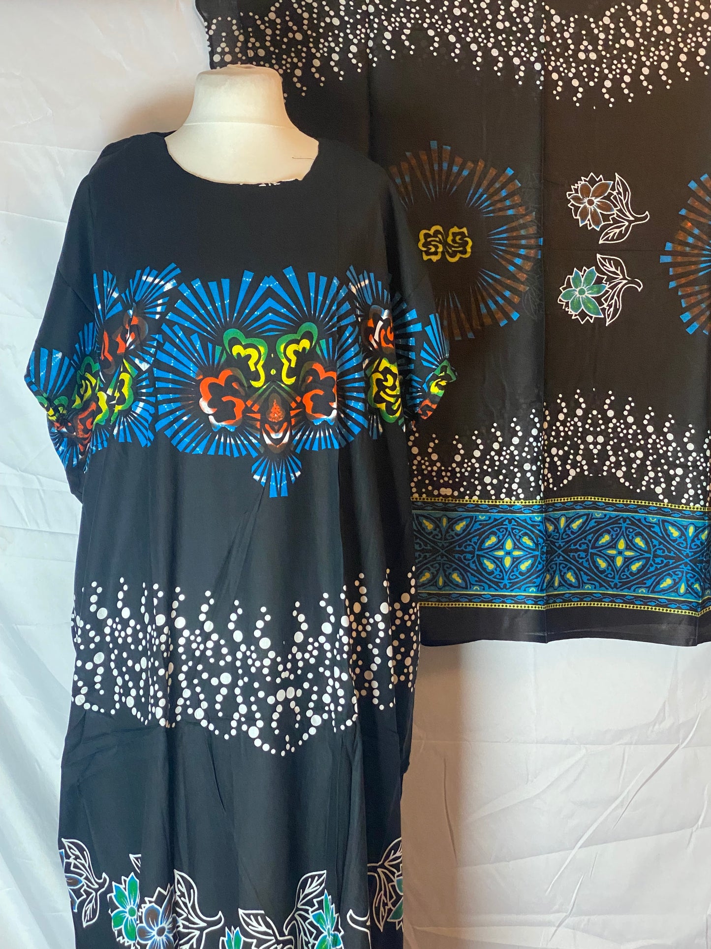 Somali Baati – Navy Blue with Matching Garbasaar