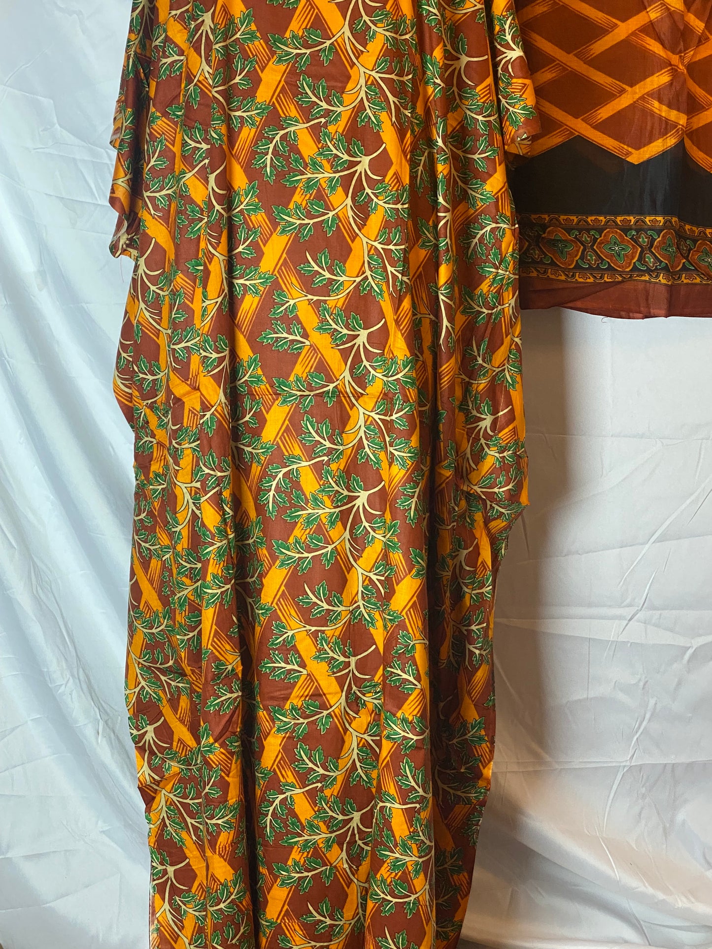 Somali Baati – Green or Brown with Floral with Garbasaar