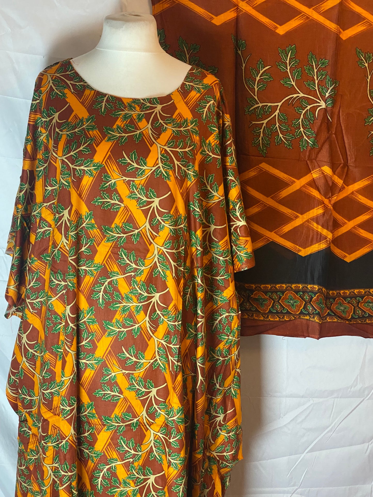 Somali Baati – Green or Brown with Floral with Garbasaar