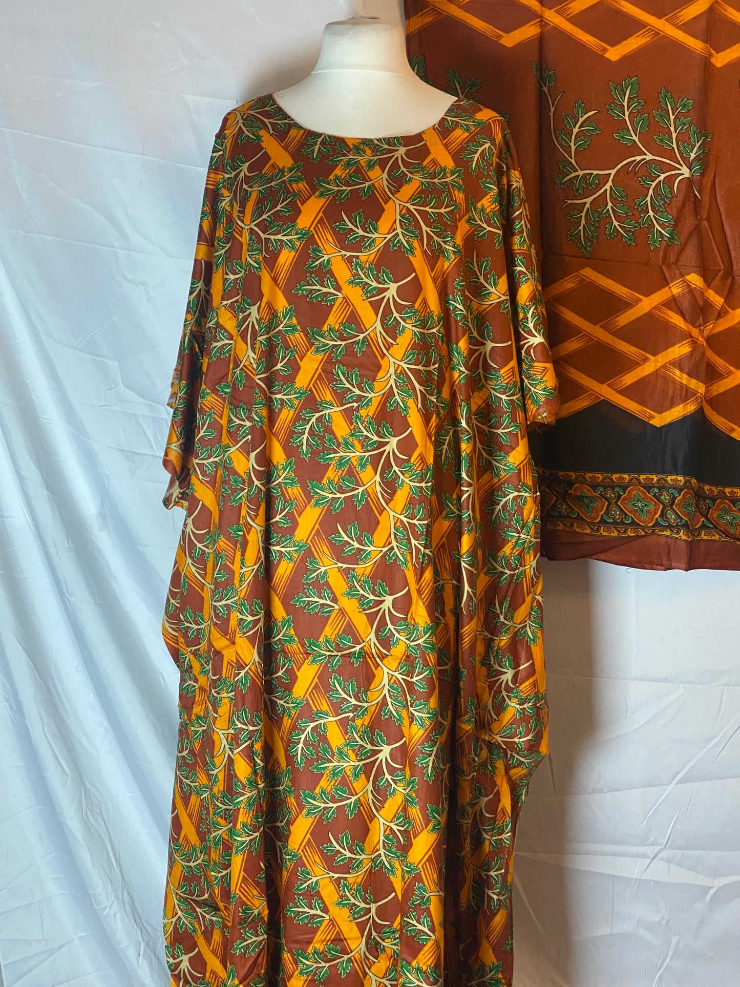 Somali Baati – Green or Brown with Floral with Garbasaar