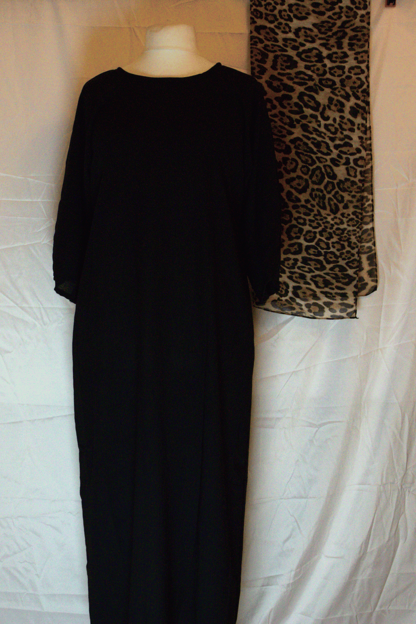 Classic Cheetah Print Two-Piece Abaya Set with Headscarf