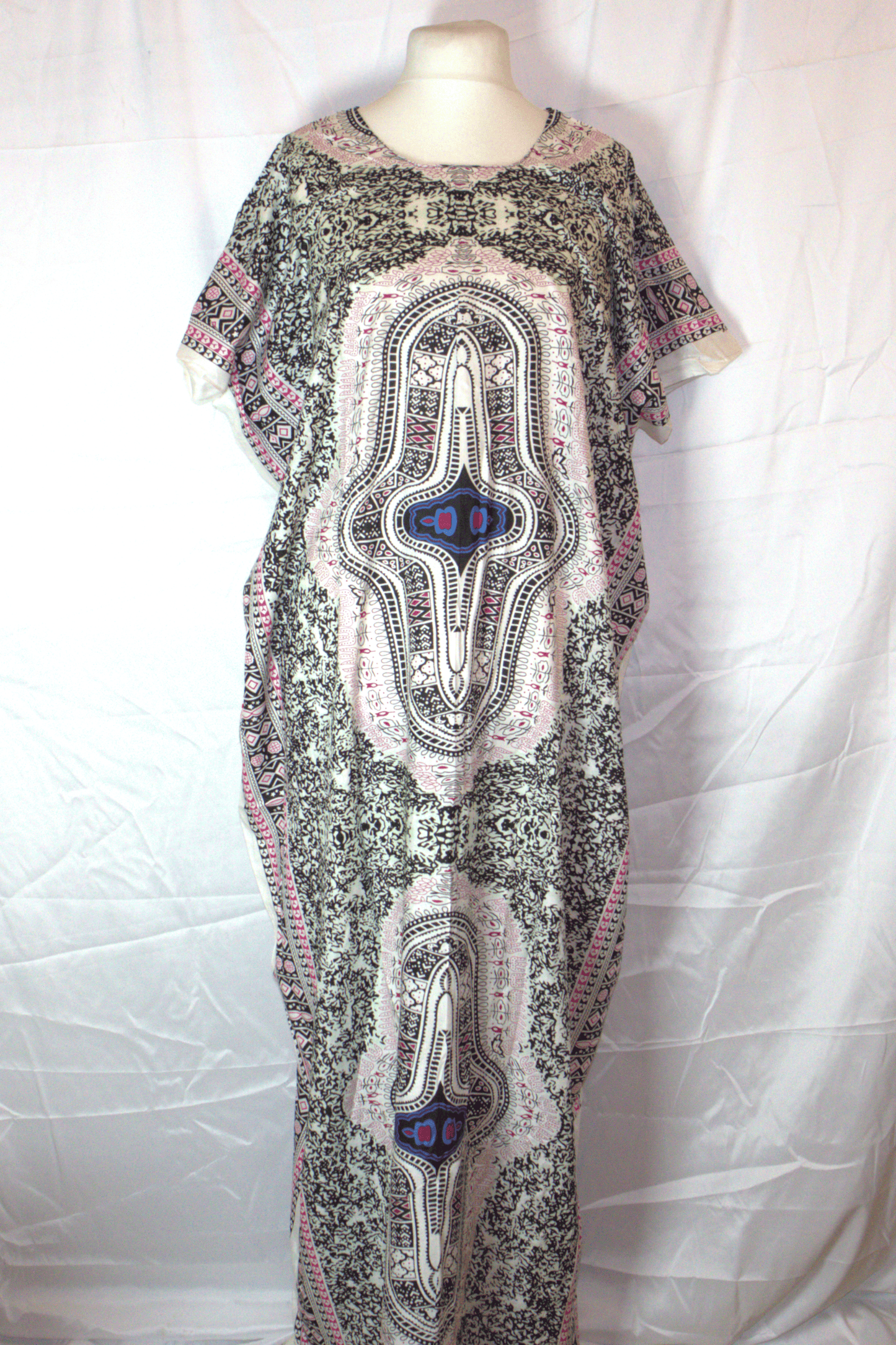 Baati – White, Pink & Black