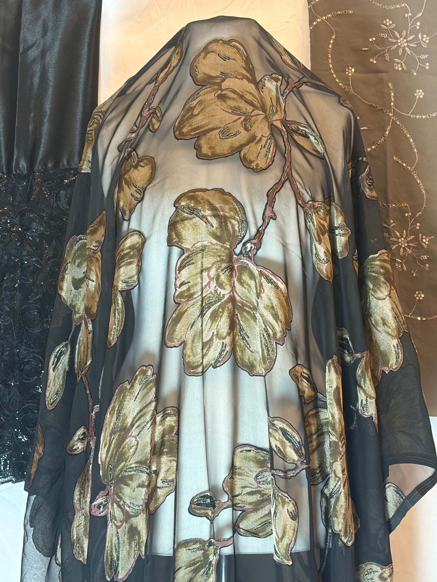 Fransawi Dirac Full Set – Black Fabric with Gold Leaf