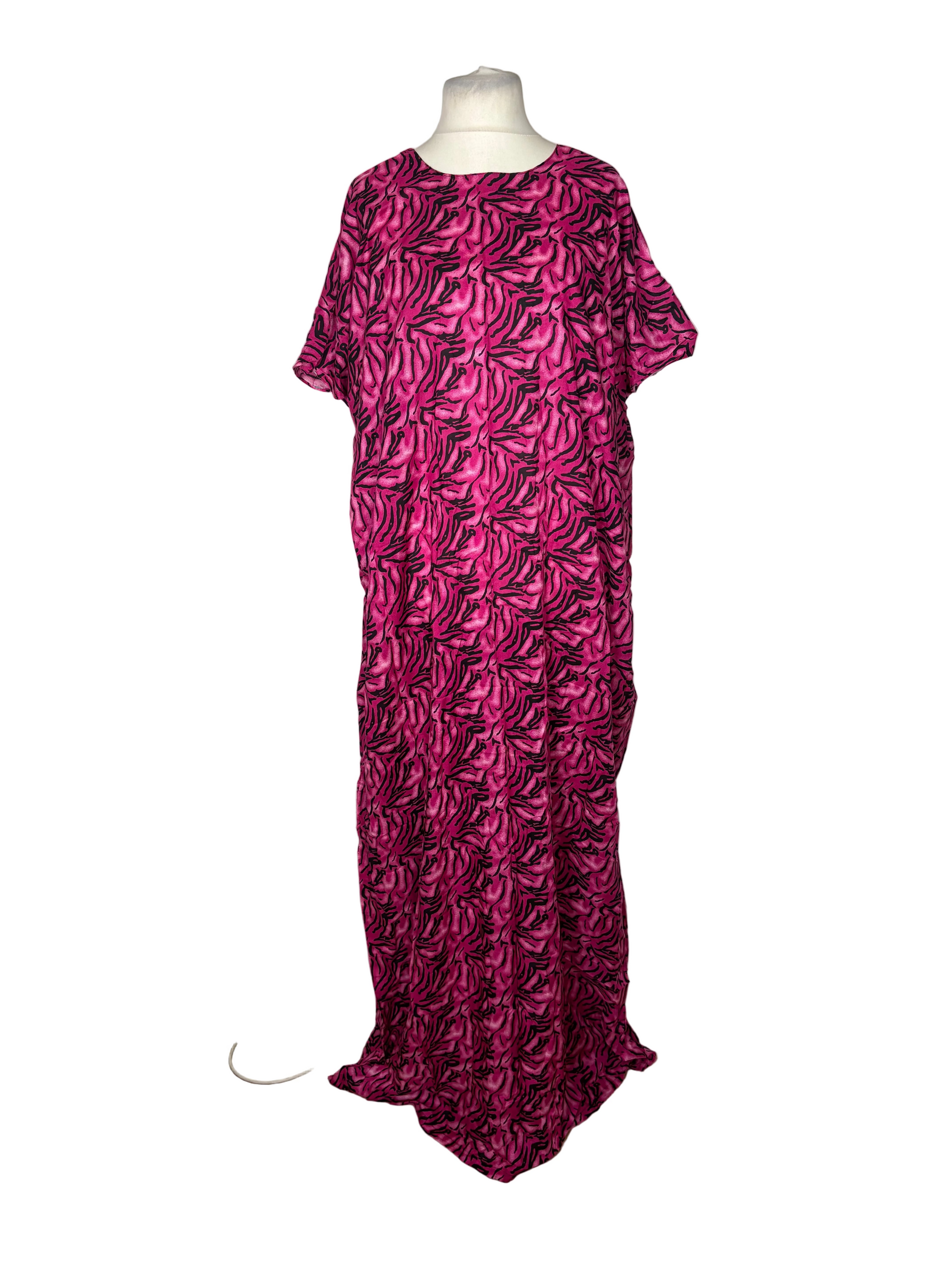 Pink patterned somali baati on a mannequin against a white curtain backdrop