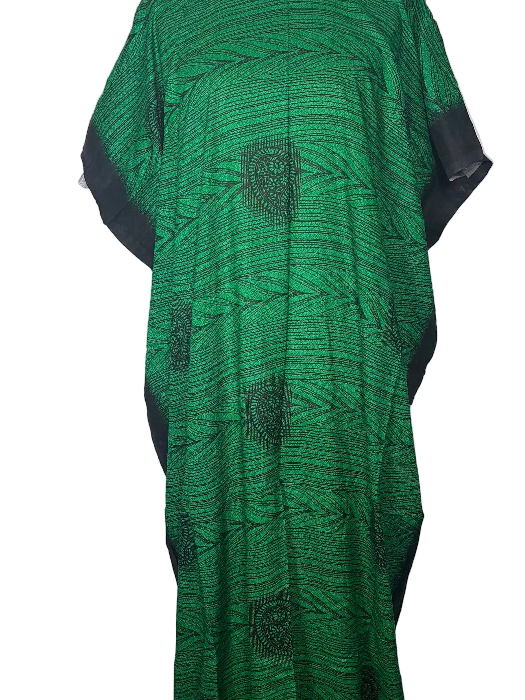 Green Somali Baati on a mannequin against a white background