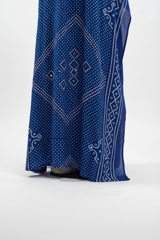 Blue patterned Somali baati on a white background